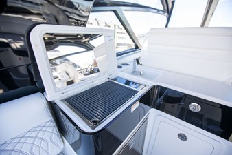 Sea Ray 370 SUNDANCER OB 39 2025 Sea Ray 370 SUNDANCER OB 40