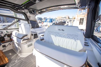 Sea Ray 370 SUNDANCER OB 42 2025 Sea Ray 370 SUNDANCER OB 43