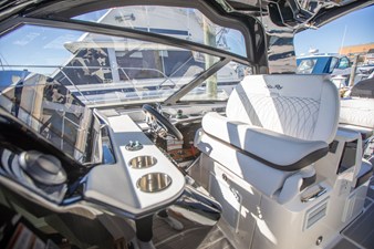 Sea Ray 370 SUNDANCER OB 44 2025 Sea Ray 370 SUNDANCER OB 45