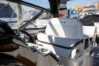 Sea Ray 370 SUNDANCER OB 46 2025 Sea Ray 370 SUNDANCER OB 47