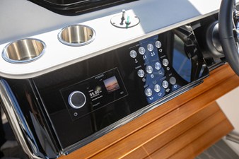 Sea Ray 370 SUNDANCER OB 50 2025 Sea Ray 370 SUNDANCER OB 51