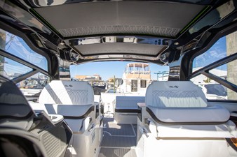 Sea Ray 370 SUNDANCER OB 58 2025 Sea Ray 370 SUNDANCER OB 59