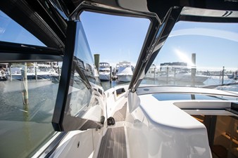 Sea Ray 370 SUNDANCER OB 60 2025 Sea Ray 370 SUNDANCER OB 61