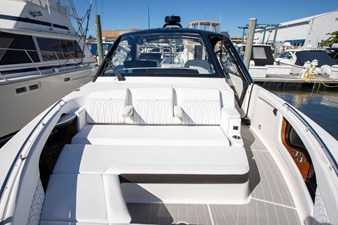 Sea Ray 370 SUNDANCER OB 65 2025 Sea Ray 370 SUNDANCER OB 66