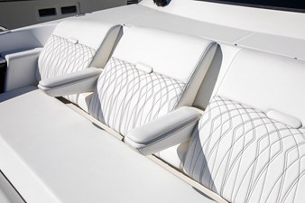 Sea Ray 370 SUNDANCER OB 70 2025 Sea Ray 370 SUNDANCER OB 71