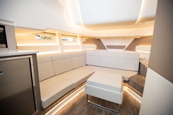 Sea Ray 370 SUNDANCER OB 76 2025 Sea Ray 370 SUNDANCER OB 77