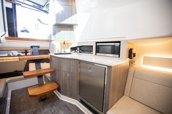 Sea Ray 370 SUNDANCER OB 79 2025 Sea Ray 370 SUNDANCER OB 80