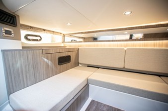 Sea Ray 370 SUNDANCER OB 82 2025 Sea Ray 370 SUNDANCER OB 83