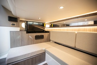 Sea Ray 370 SUNDANCER OB 84 2025 Sea Ray 370 SUNDANCER OB 85