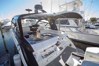 Sea Ray 370 SUNDANCER OB 90 2025 Sea Ray 370 SUNDANCER OB 91