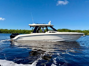 Boston Whaler 350 REALM 0 2023 Boston Whaler 350 REALM 1