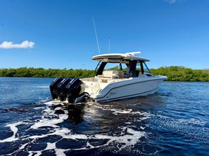 Boston Whaler 350 REALM 1 2023 Boston Whaler 350 REALM 2