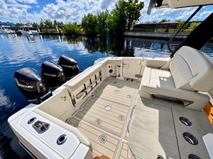 Boston Whaler 350 REALM 5 2023 Boston Whaler 350 REALM 6