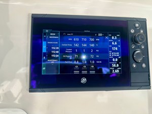 Boston Whaler 350 REALM 12 2023 Boston Whaler 350 REALM 13