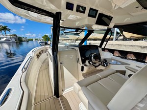 Boston Whaler 350 REALM 13 2023 Boston Whaler 350 REALM 14