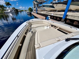 Boston Whaler 350 REALM 14 2023 Boston Whaler 350 REALM 15