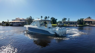 Boston Whaler 380 REALM 2 2022 Boston Whaler 380 REALM 3