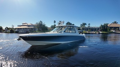 Boston Whaler 380 REALM 3 2022 Boston Whaler 380 REALM 4