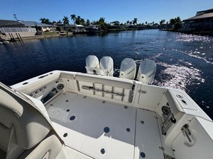 Boston Whaler 380 REALM 5 2022 Boston Whaler 380 REALM 6