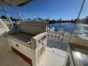 Boston Whaler 380 REALM 6 2022 Boston Whaler 380 REALM 7