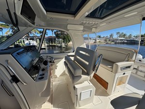Boston Whaler 380 REALM 7 2022 Boston Whaler 380 REALM 8