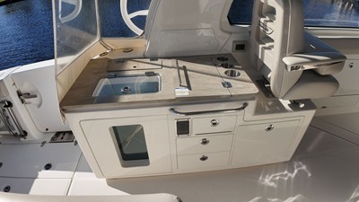Boston Whaler 380 REALM 8 2022 Boston Whaler 380 REALM 9