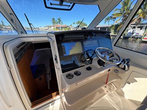 Boston Whaler 380 REALM 10 2022 Boston Whaler 380 REALM 11