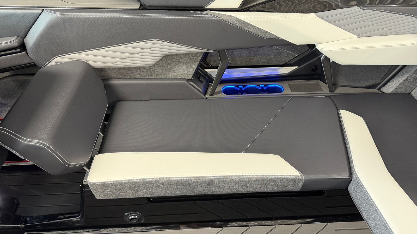 2026 Mastercraft X24 33