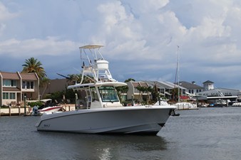 Boston Whaler 330 Outrage 0 2018 Boston Whaler 330 Outrage 1