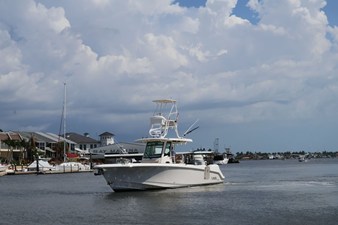 Boston Whaler 330 Outrage 12 2018 Boston Whaler 330 Outrage 13