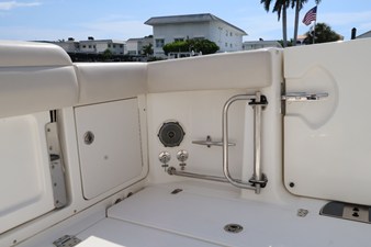 Boston Whaler 330 Outrage 16 2018 Boston Whaler 330 Outrage 17