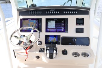 Boston Whaler 330 Outrage 26 2018 Boston Whaler 330 Outrage 27