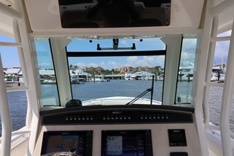 Boston Whaler 330 Outrage 31 2018 Boston Whaler 330 Outrage 32