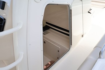 Boston Whaler 330 Outrage 33 2018 Boston Whaler 330 Outrage 34