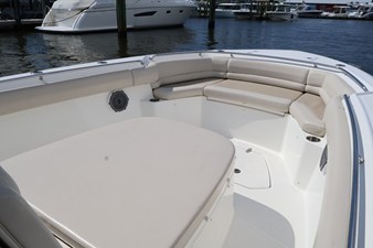 Boston Whaler 330 Outrage 37 2018 Boston Whaler 330 Outrage 38