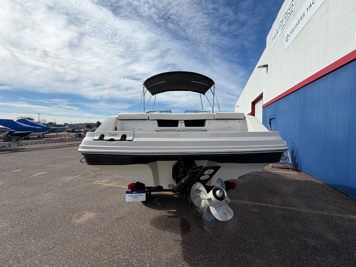 2007 Sea Ray 230 SELECT 7