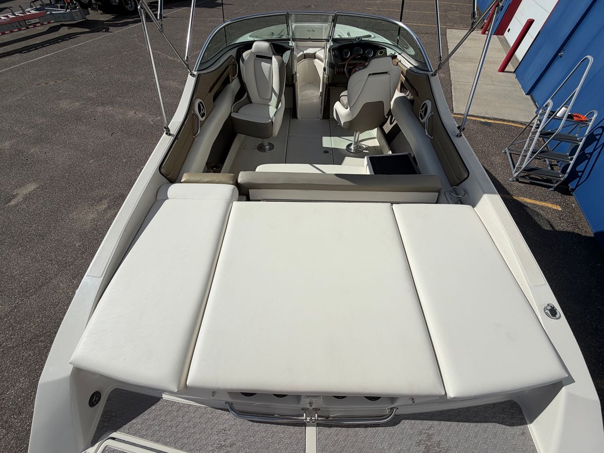 2007 Sea Ray 230 SELECT 9