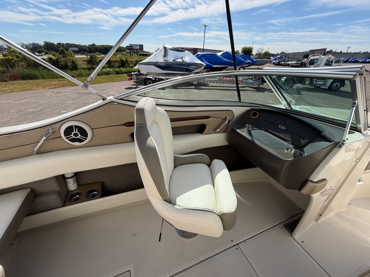2007 Sea Ray 230 SELECT 21