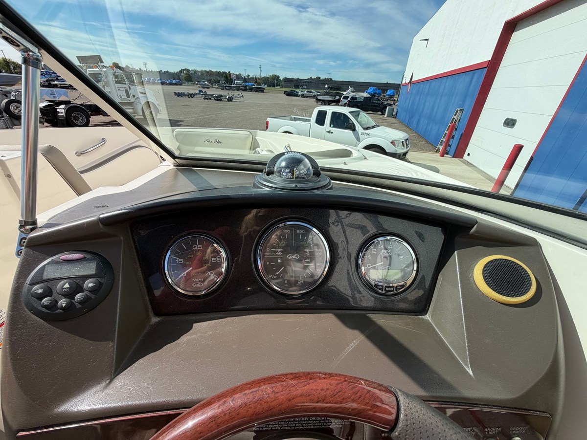 2007 Sea Ray 230 SELECT 32