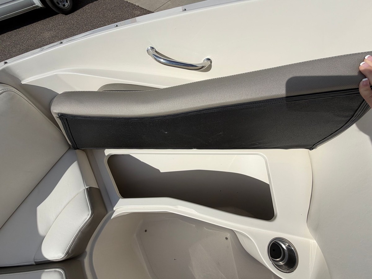 2007 Sea Ray 230 SELECT 41