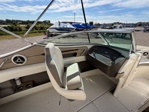 2007 Sea Ray 230 SELECT 22