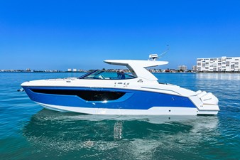 Cruisers Yachts 38 GLS Outboard 1 2026 Cruisers Yachts 38 GLS Outboard 2