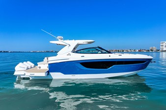 Cruisers Yachts 38 GLS Outboard 2 2026 Cruisers Yachts 38 GLS Outboard 3