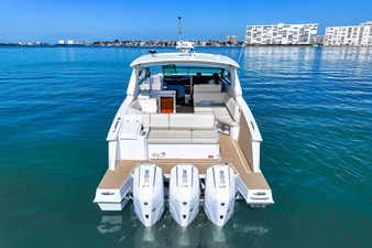 Cruisers Yachts 38 GLS Outboard 10 2026 Cruisers Yachts 38 GLS Outboard 11