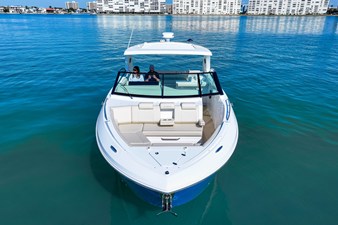 Cruisers Yachts 38 GLS Outboard 16 2026 Cruisers Yachts 38 GLS Outboard 17