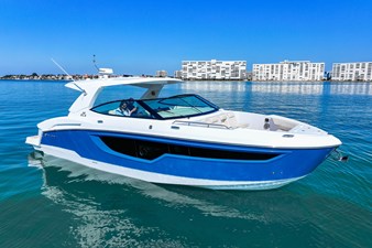 Cruisers Yachts 38 GLS Outboard 18 2026 Cruisers Yachts 38 GLS Outboard 19