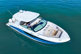 Cruisers Yachts 38 GLS Outboard 20 2026 Cruisers Yachts 38 GLS Outboard 21