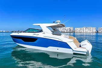 Cruisers Yachts 38 GLS Outboard 27 2026 Cruisers Yachts 38 GLS Outboard 28