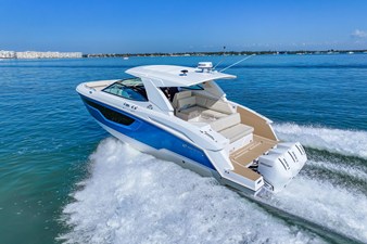 Cruisers Yachts 38 GLS Outboard 33 2026 Cruisers Yachts 38 GLS Outboard 34