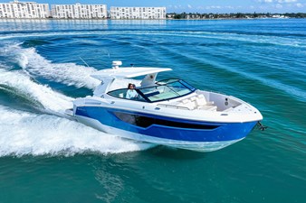 Cruisers Yachts 38 GLS Outboard 38 2026 Cruisers Yachts 38 GLS Outboard 39